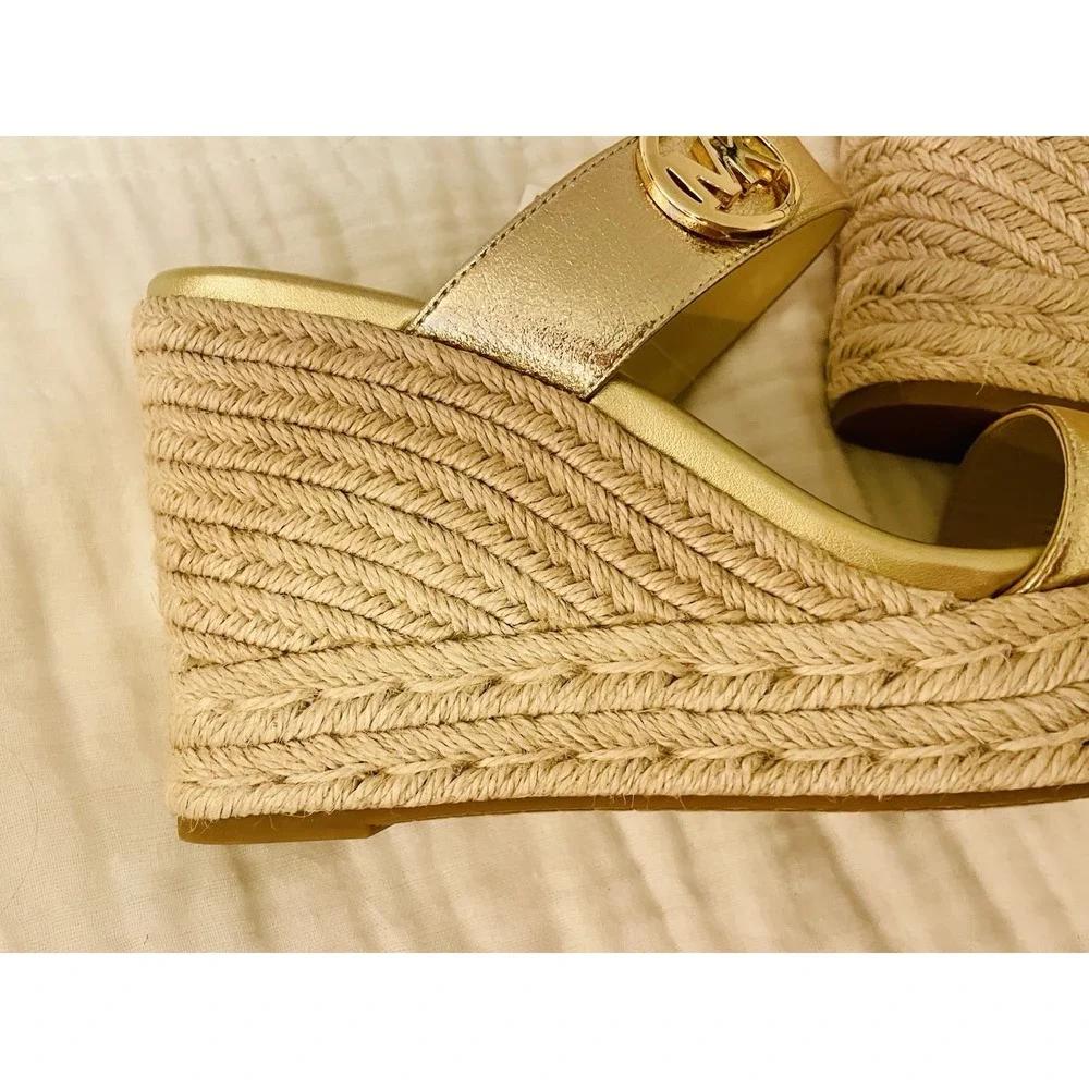 Michael Kors reposhing this